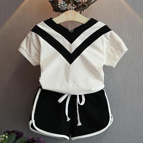 Conjunto deportivo dos piezas short y polera