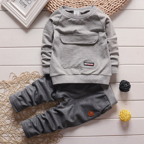 Conjunto dos piezas, pantalón con pretina elasticada y polerón gris, todo 100% algodón