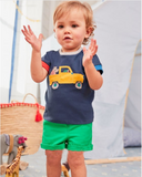 Conjunto niño multicolor, short verde y polera con diseños. Todo 100% algodón