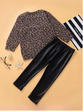 Topísimo sweater estampado animal print y calzas cuerina forradas